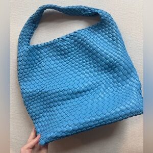 Viral woven tote blue